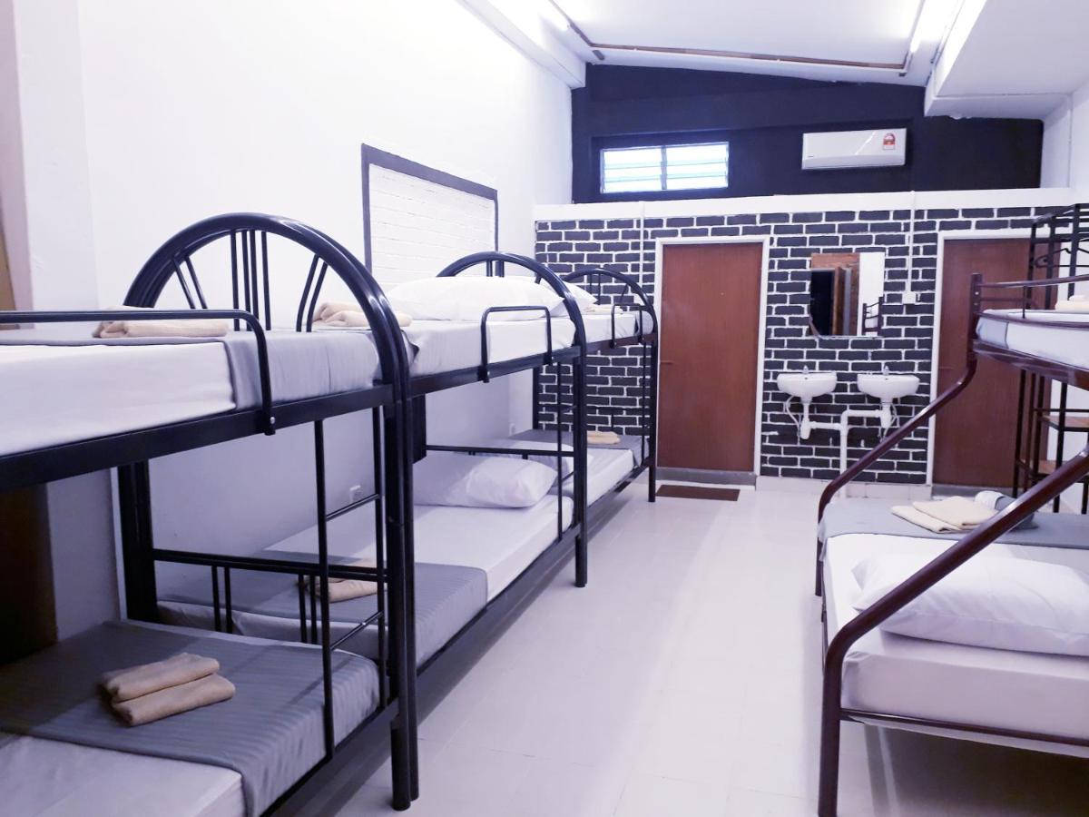 Dorm Master Hostel Padang Mat Sirat Ngoại thất bức ảnh