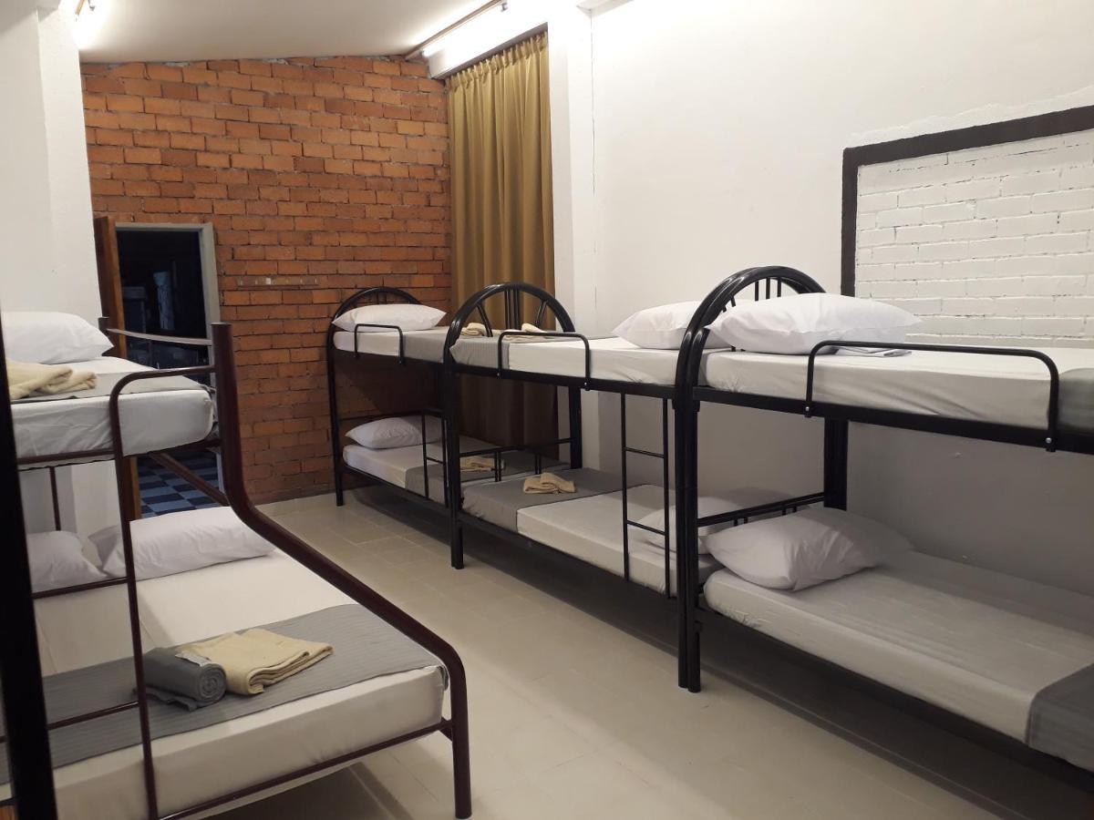 Dorm Master Hostel Padang Mat Sirat Ngoại thất bức ảnh