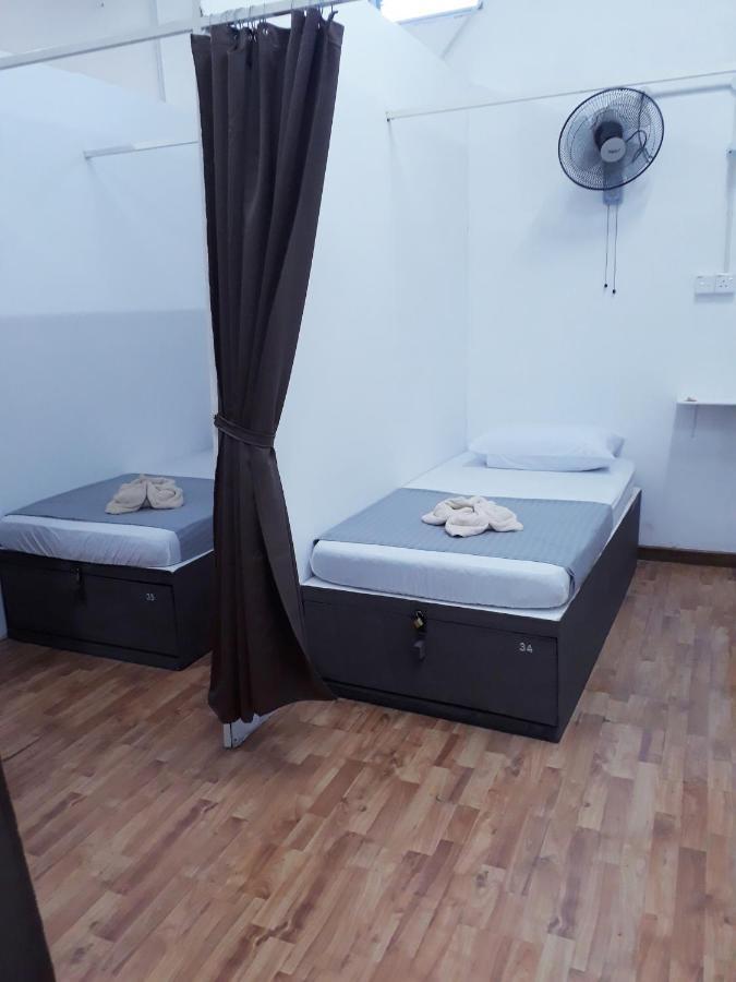 Dorm Master Hostel Padang Mat Sirat Ngoại thất bức ảnh