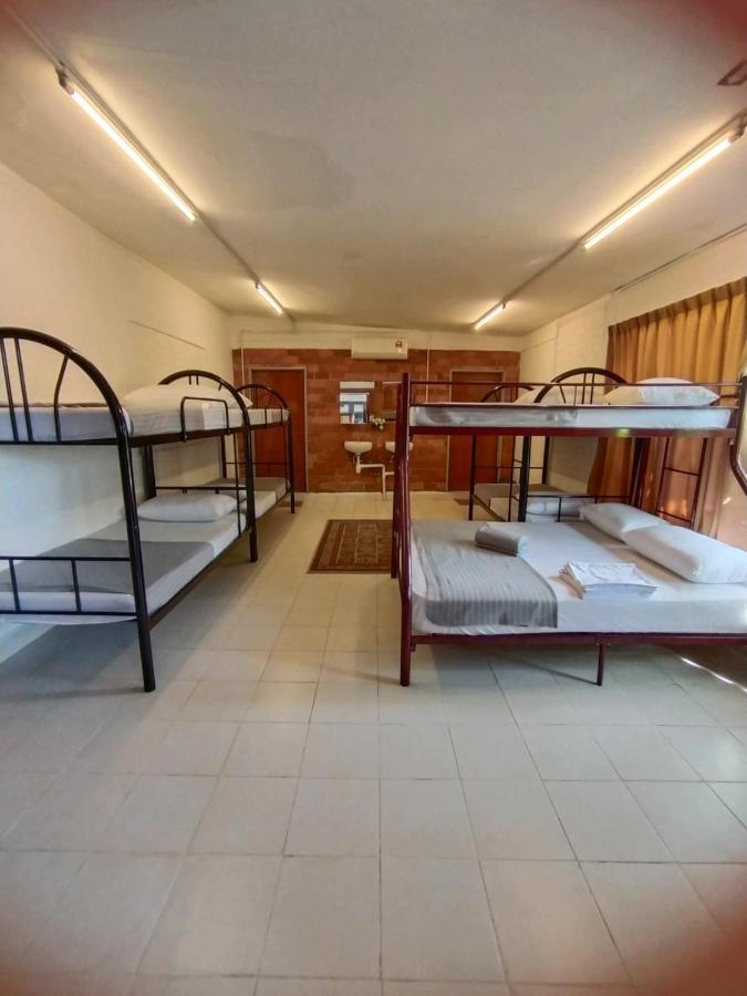 Dorm Master Hostel Padang Mat Sirat Ngoại thất bức ảnh