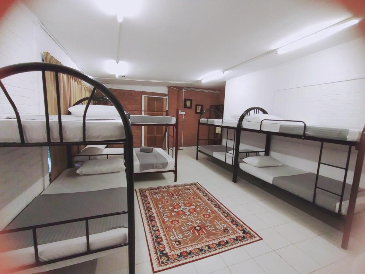 Dorm Master Hostel Padang Mat Sirat Ngoại thất bức ảnh